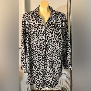 Foxcroft size 20 W shaped blouse Animal print Used Excellent Condition